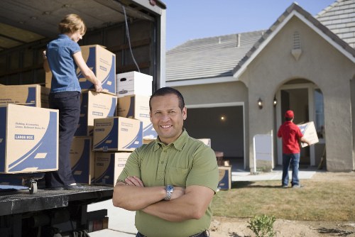 Moving van support for flat and house relocations in Finchley