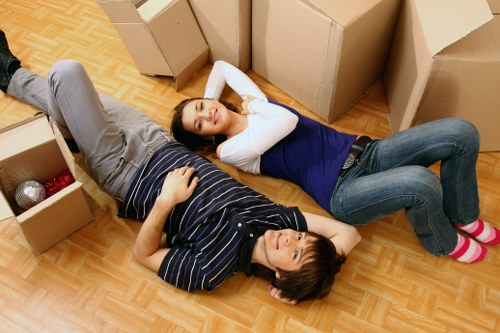 Tail-lift removal truck for heavy furniture in Finchley